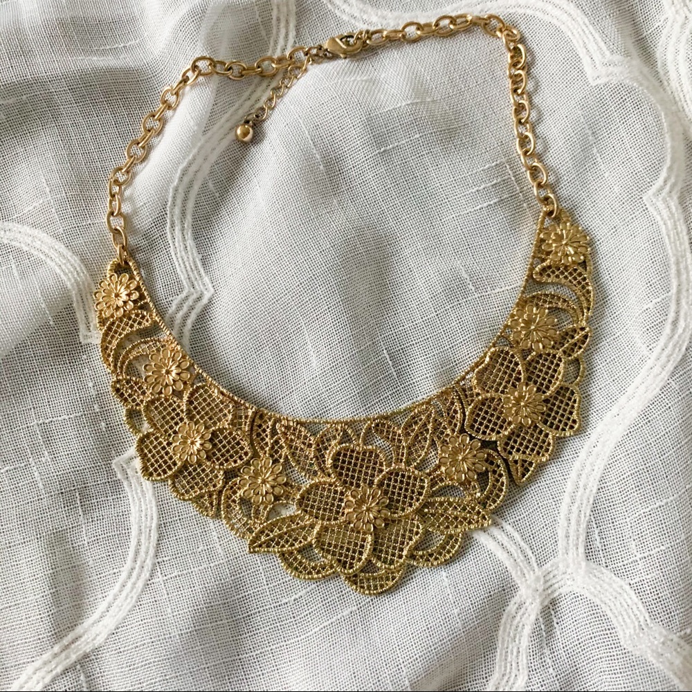 💕 4 for $20 Gold Floral Collar Necklace 💫